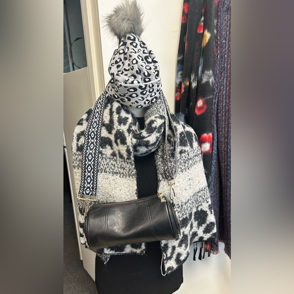 Cheetah Print Double Layered Pom Pom Beanie Hat - Picture 2 of 6